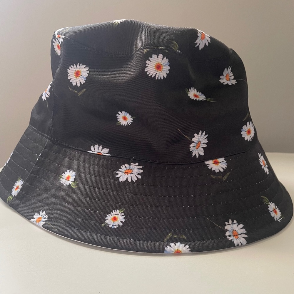 Alice and Olivia Reversible Daisy Bucket Hat